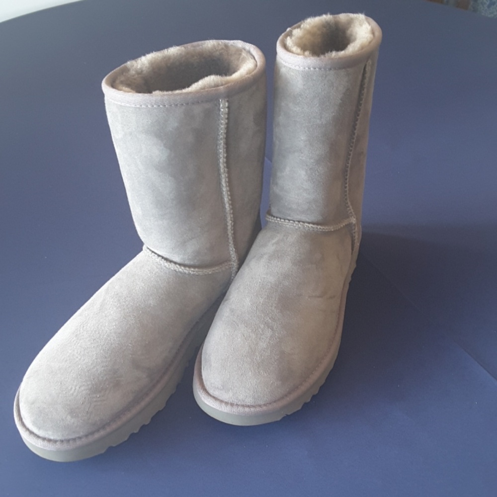 Ugg short boots